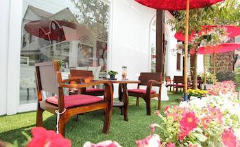 Pensión Ratchiangsaen Flora House 2*