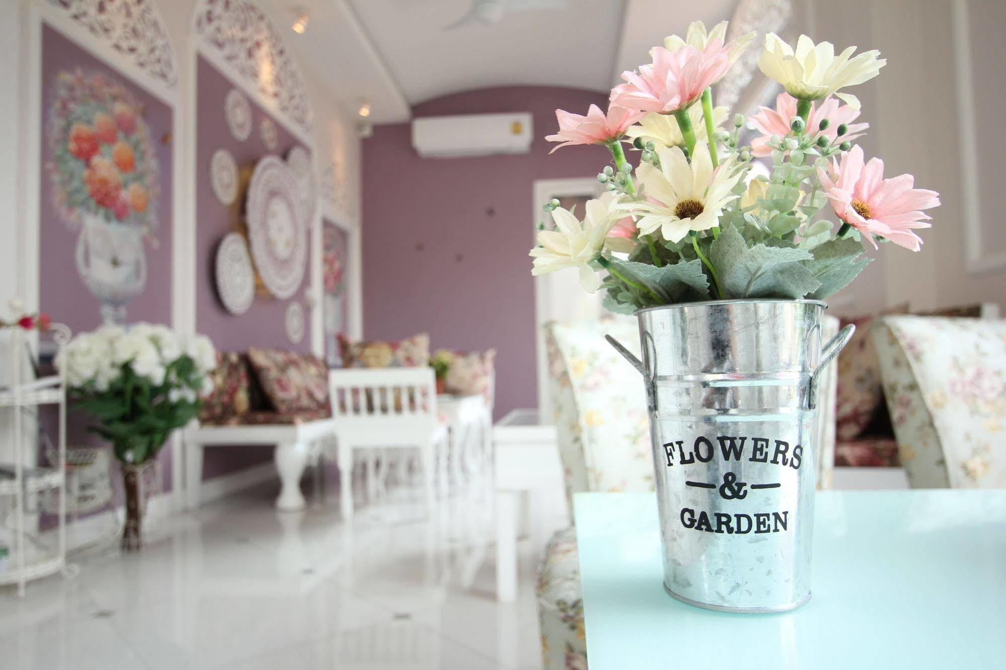 Ratchiangsaen Flora House Pensión Chiang Mai